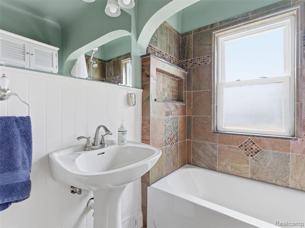 7790 Powers Court, Utica, MI 48317 — Photo 29