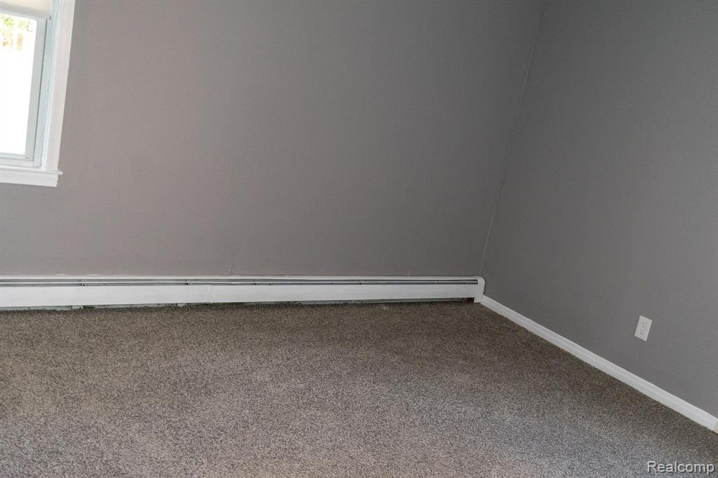 629 N VERMONT Avenue, Royal Oak, MI 48067 — Photo 12