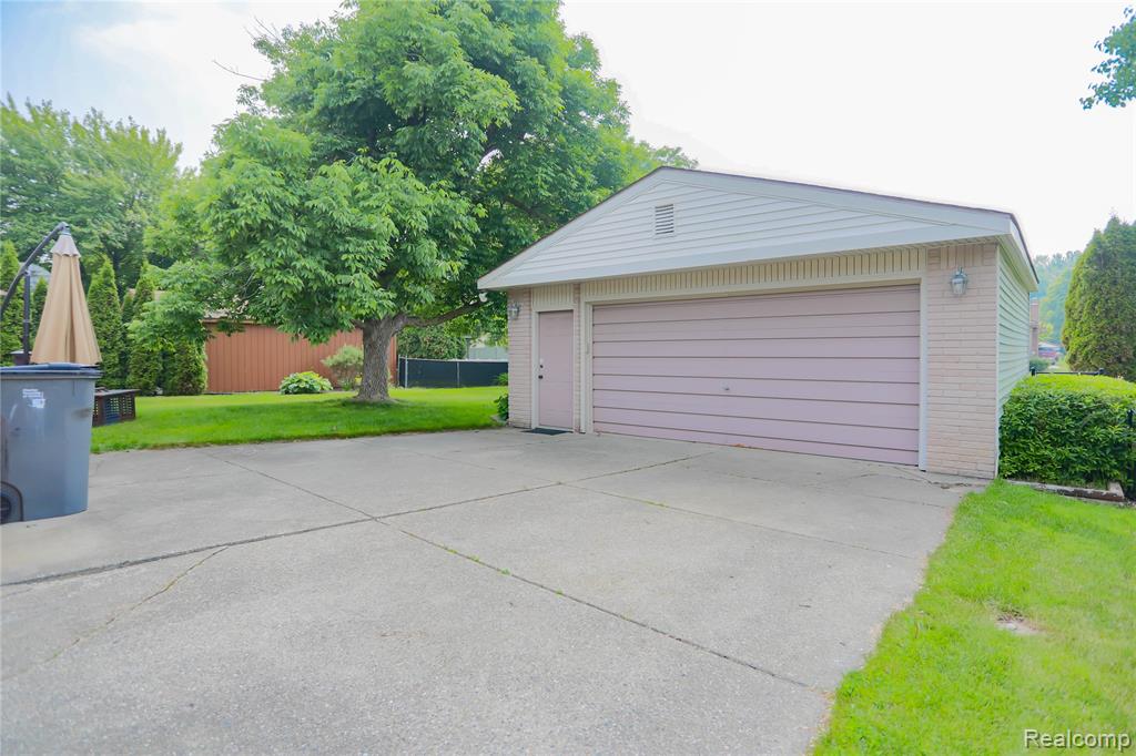 40755 Oakwood Court, Clinton Twp, MI 48038 — Photo 5