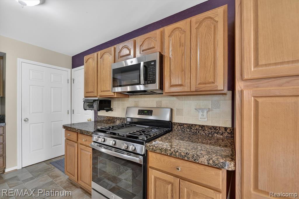728 Griswold Street, Howell, MI 48843 — Photo 11
