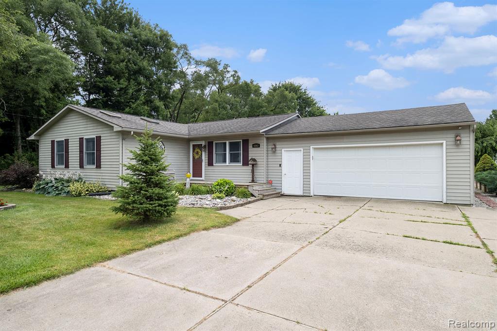 6343 Clovis Avenue E, Flushing, MI 48433 — Photo 4