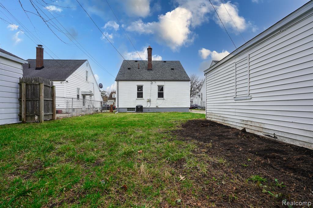 8221 Coolidge, Center Line, MI 48015 — Photo 7