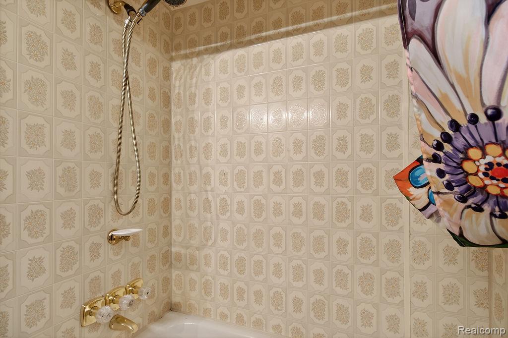 829 Chippewa Street, Mount Clemens, MI 48043 — Photo 12