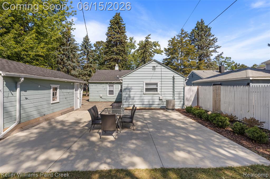 608 E Windemere Avenue, Royal Oak, MI 48073 — Photo 29