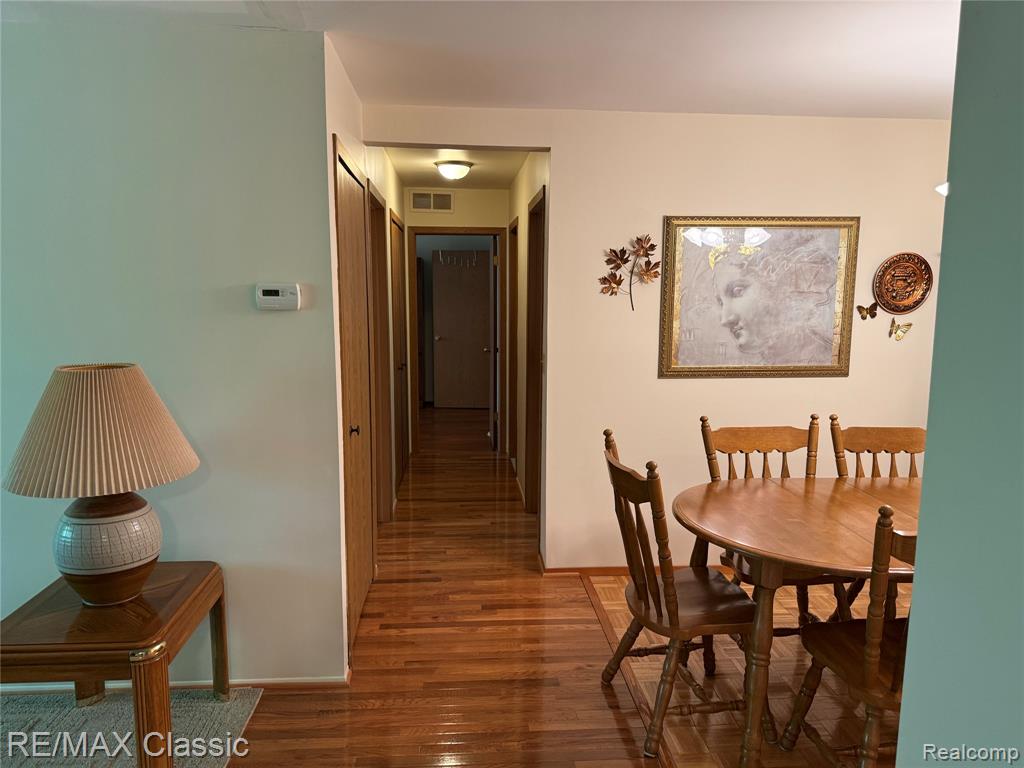 7806 Manor Circle, 203, Westland, MI — Photo 5
