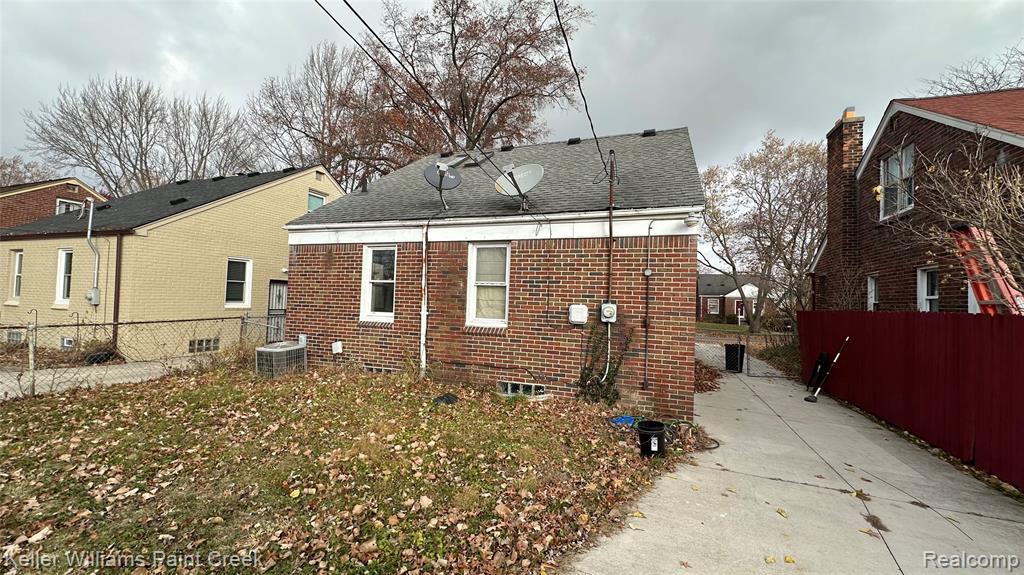 20616 Beaufait Street, Harper Woods, MI 48225 — Photo 23