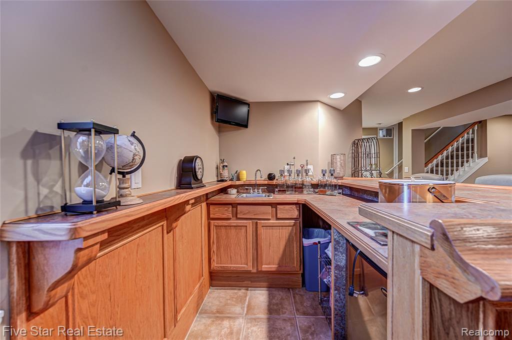 4950 Whitlow Court, Commerce Twp, MI 48382 — Photo 42