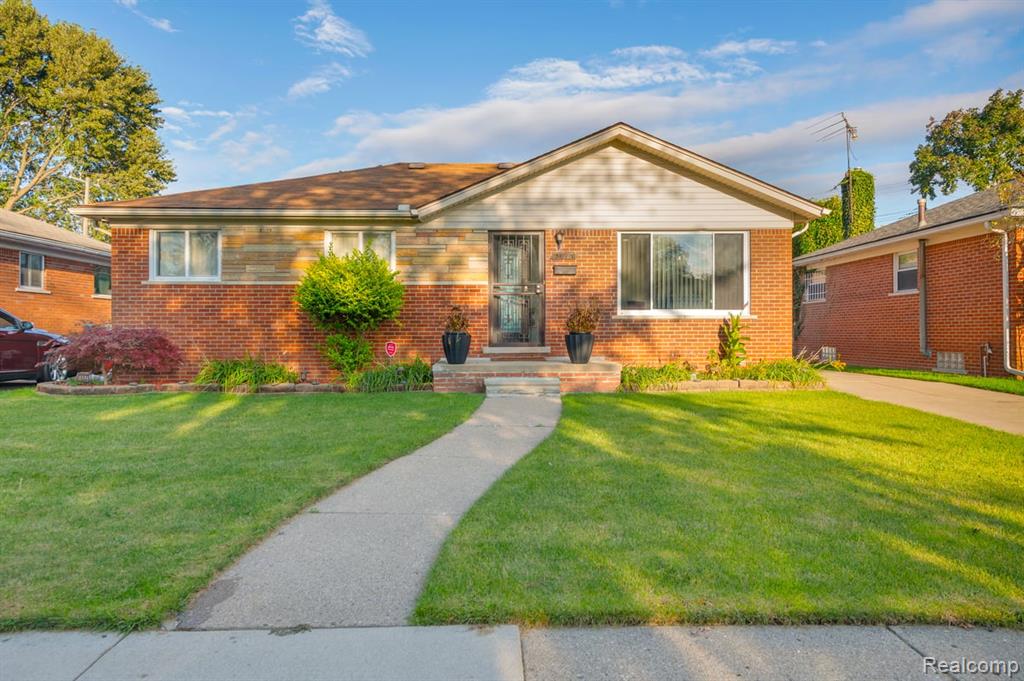24880 Warrington Avenue, Eastpointe, MI 48021 — Photo 2