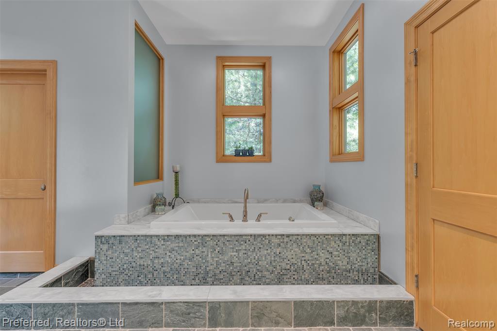 12196 Woodline Drive, Fenton, MI 48430 — Photo 49