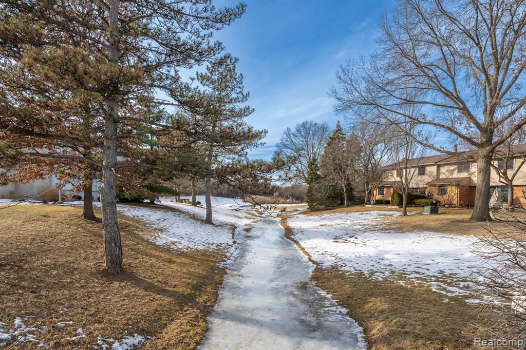 3630 OLD CREEK Road, Troy, MI 48084 — Photo 24