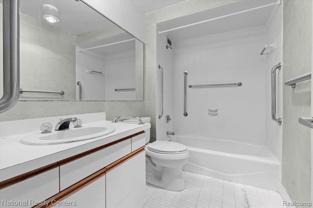 5000 Town Center, 408, Southfield, MI 48075 — Photo 14