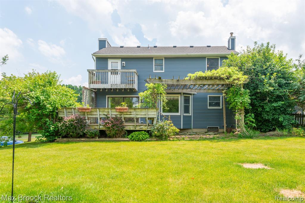 54320 BELCREST Drive, Milford, MI 48381 — Photo 42