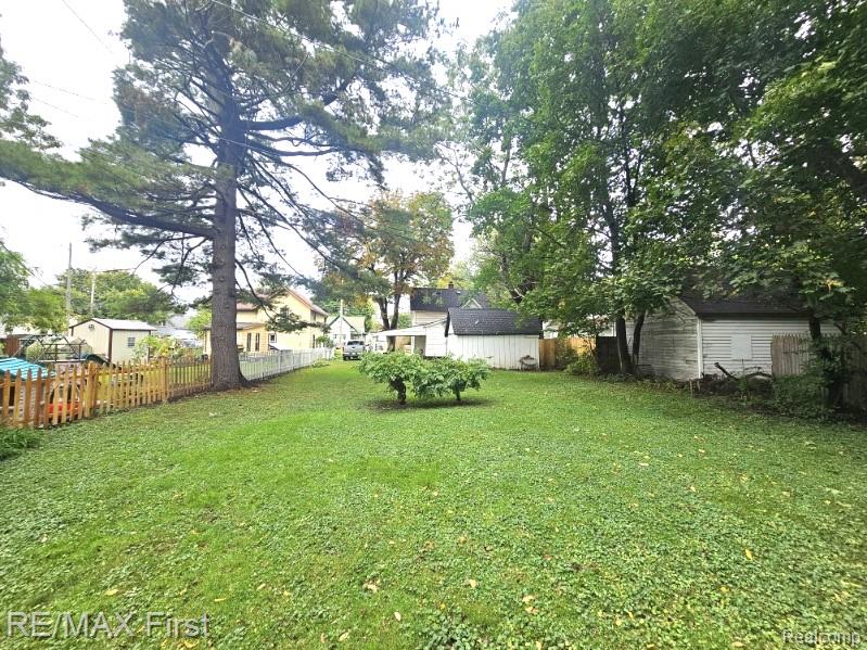 217 Jones Street, Mount Clemens, MI 48043 — Photo 4