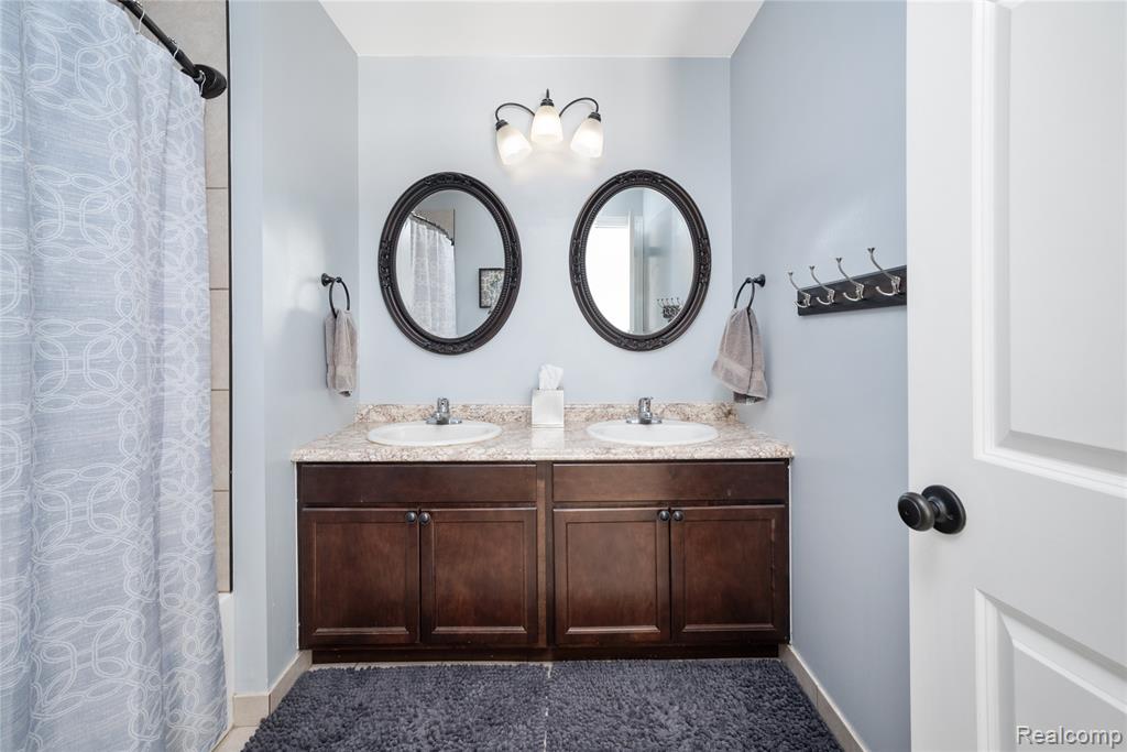 529 Napa Valley Drive, Milford, MI 48381 — Photo 25
