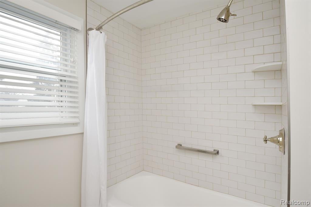 4121 S FULTON Place, Royal Oak, MI 48073 — Photo 25