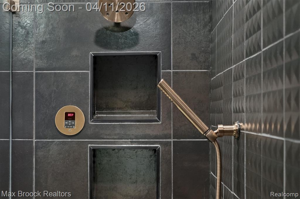 5190 Clarendon Crest Street, Bloomfield Hills, MI, 48302