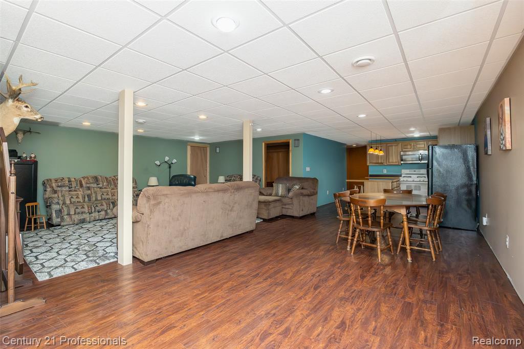 6591 Windiate Road, Waterford, MI 48329 — Photo 30