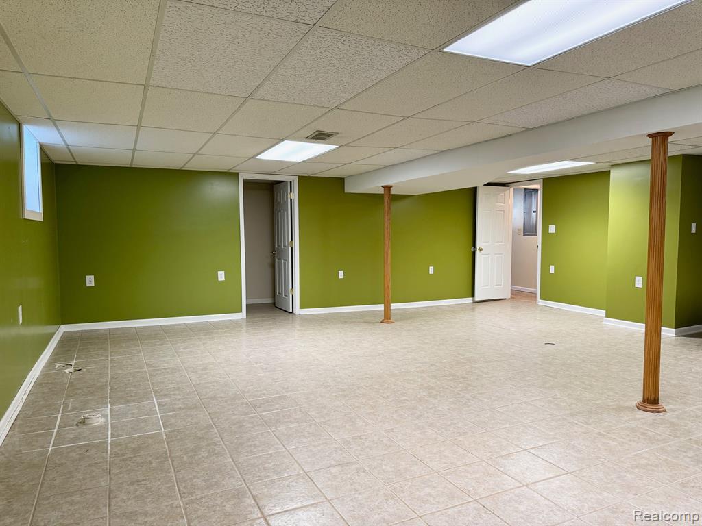 8126 Mills Street, Taylor, MI 48180 — Photo 38