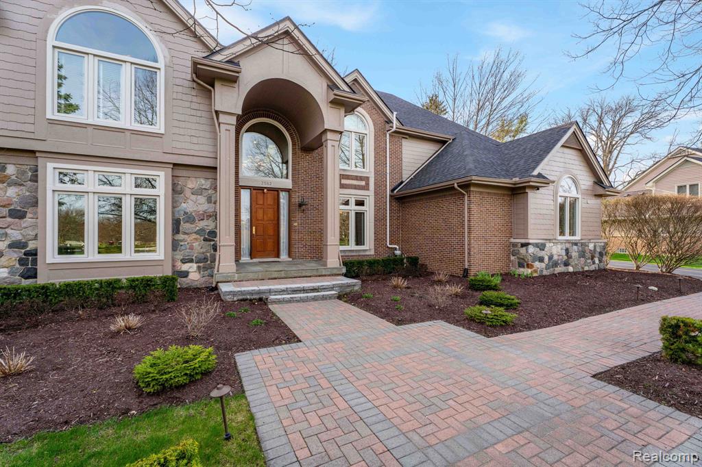 2562 Sequoia Court, Bloomfield, MI 48304 — Photo 2