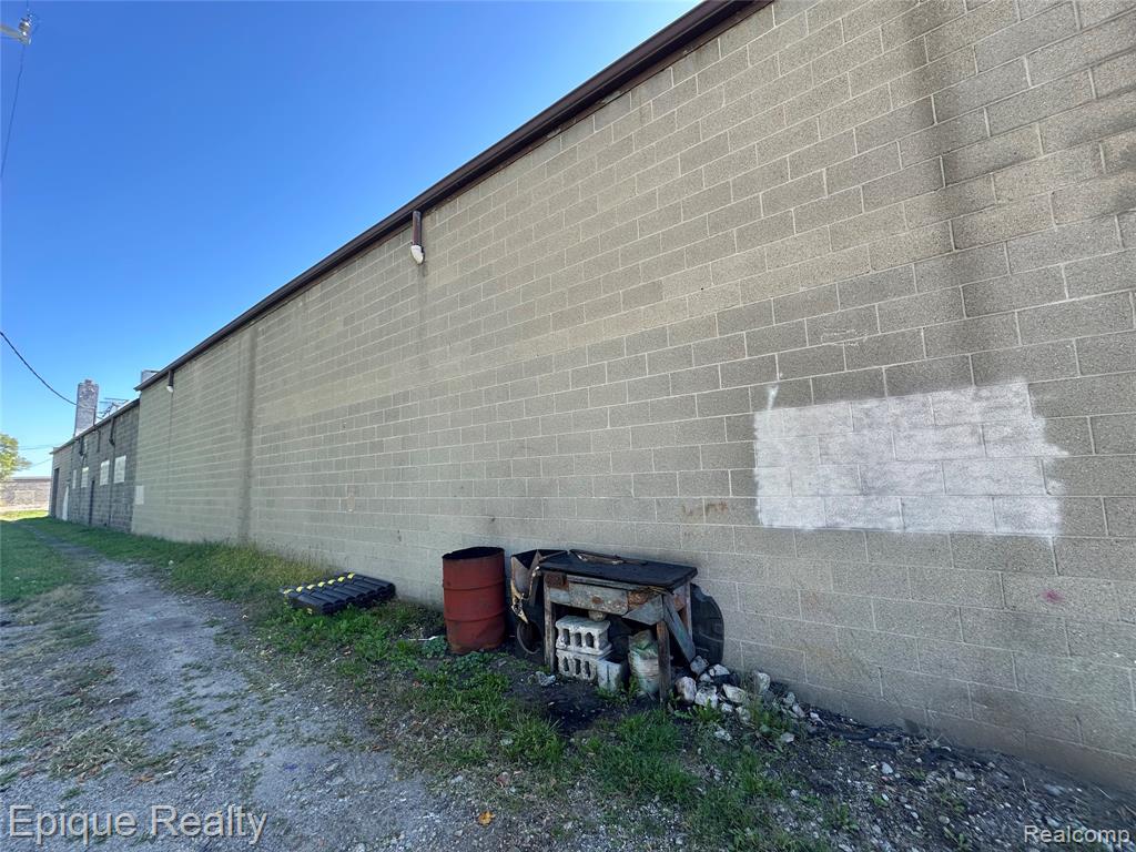 5431 E Davison Street E, Hamtramck, MI 48212 — Photo 13