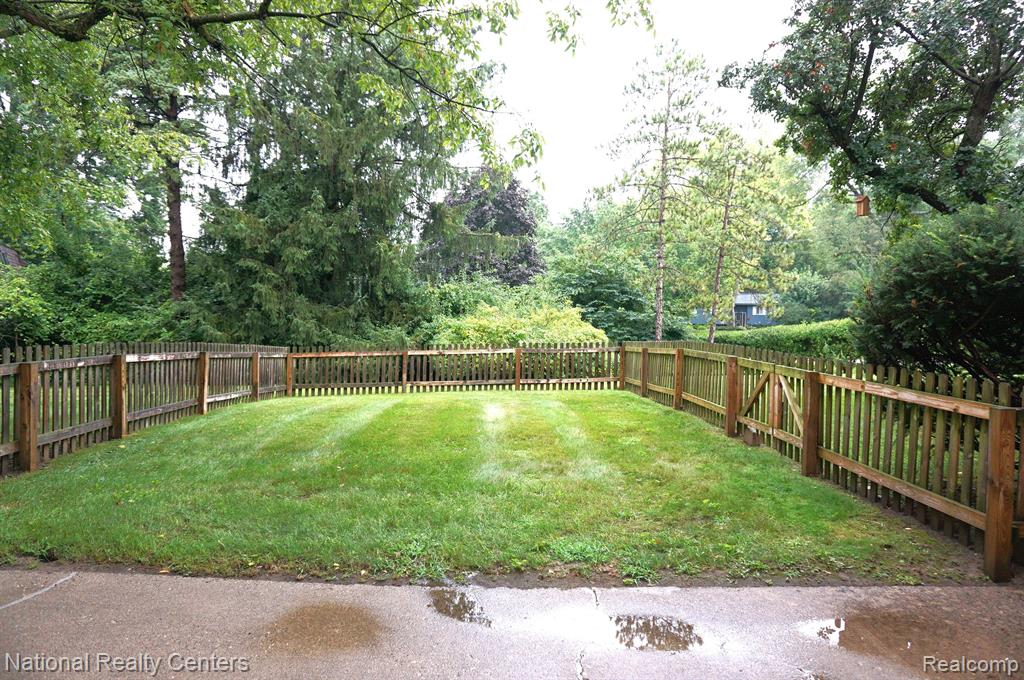 4858 GRANDVIEW Drive, Ypsilanti, MI 48197 — Photo 31