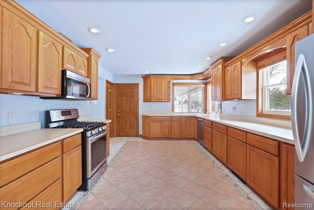 1914 Schust Road, Saginaw, MI 48604 — Photo 13