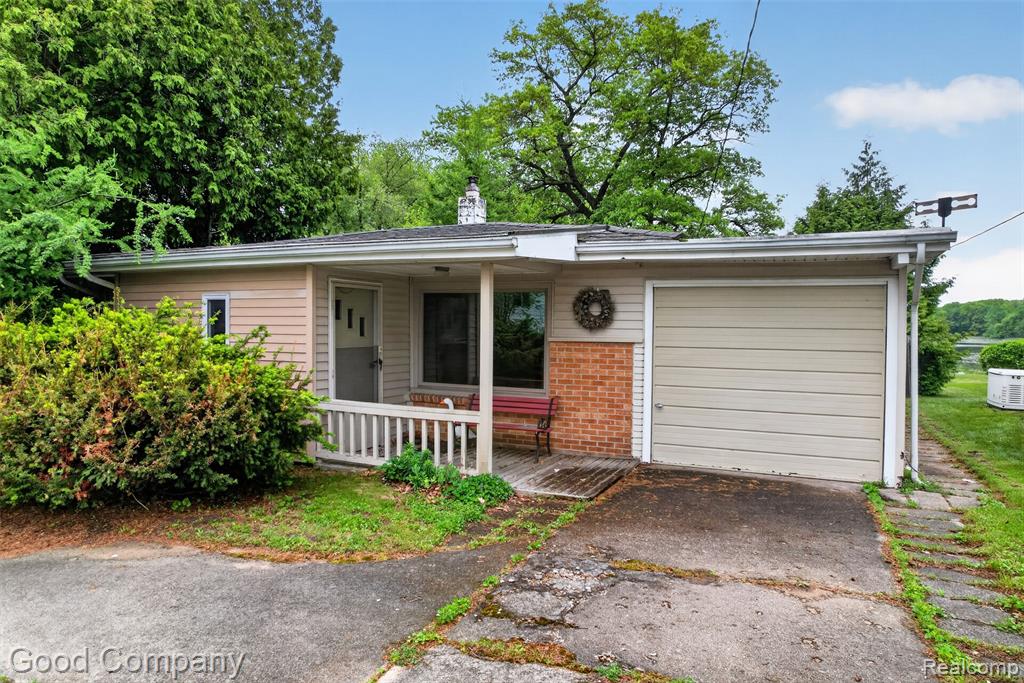 953 Lake Drive, Oxford, MI 48371 — Photo 2