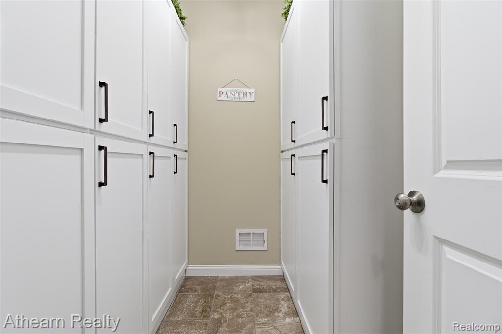 8197 Hidden Cove Court, Grand Blanc, MI 48439 — Photo 29