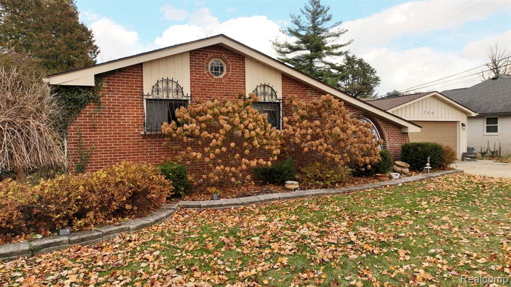 206 Wellington Crescent, Mount Clemens, MI 48043 — Photo 4