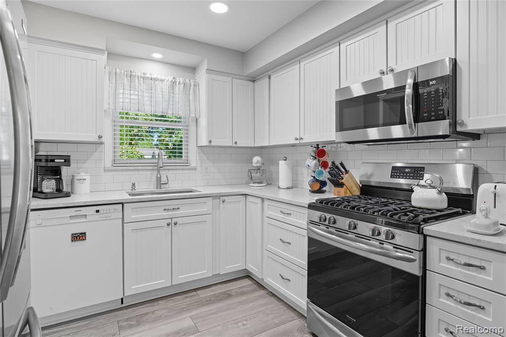 9840 Brookfield Street, Livonia, MI 48150 — Photo 16