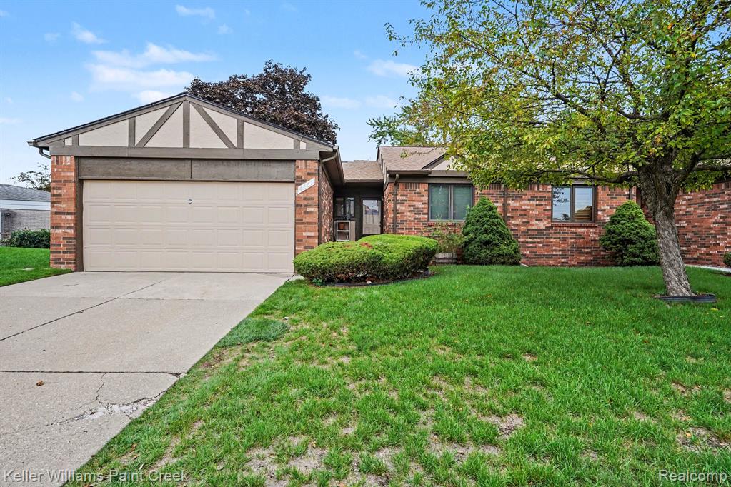 4967 N Grand Oaks Drive, Warren, MI 48092