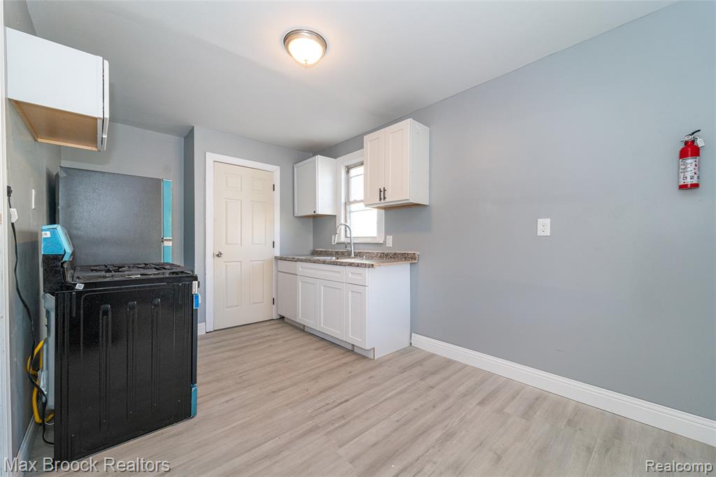 9327 Schaefer Highway, Detroit, MI 48228 — Photo 11