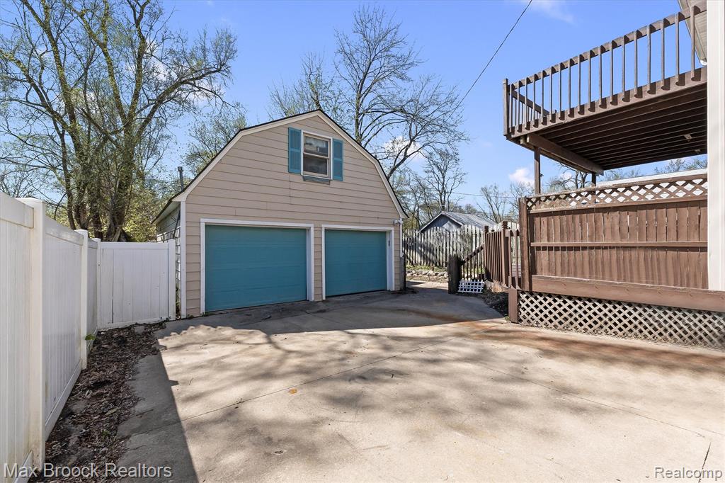 2375 Lakeside Drive, Highland, MI 48356 — Photo 34