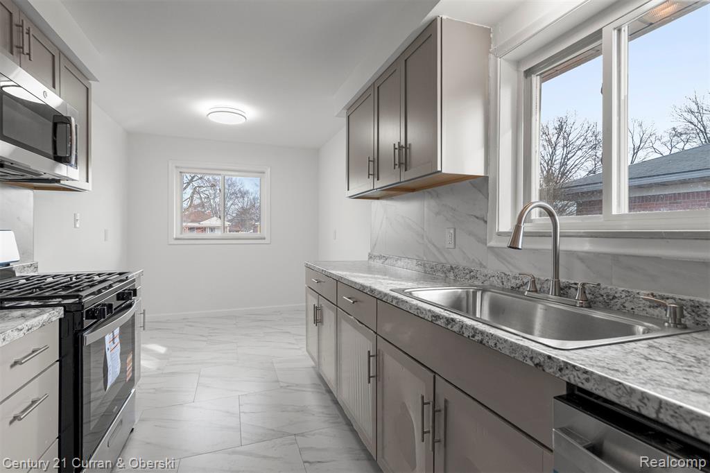 4170 Lincoln Boulevard, Dearborn Heights, MI 48125 — Photo 9
