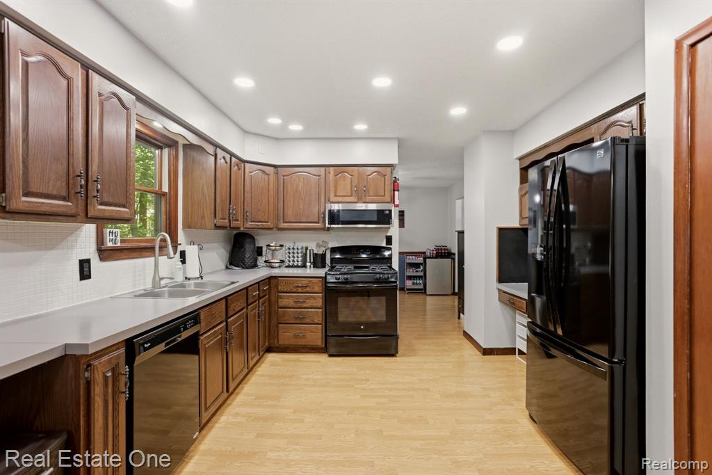 6218 Sturgeon Creek Pkwy, Midland, MI 48640 — Photo 7