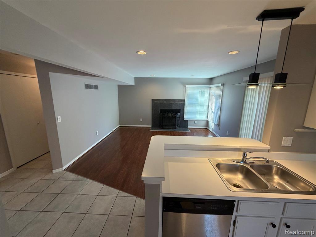 39588 Squire, Novi, MI — Photo 8