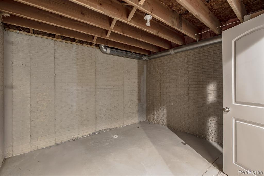 9573 Kingsway Circle, Clarkston, MI 48348 — Photo 38