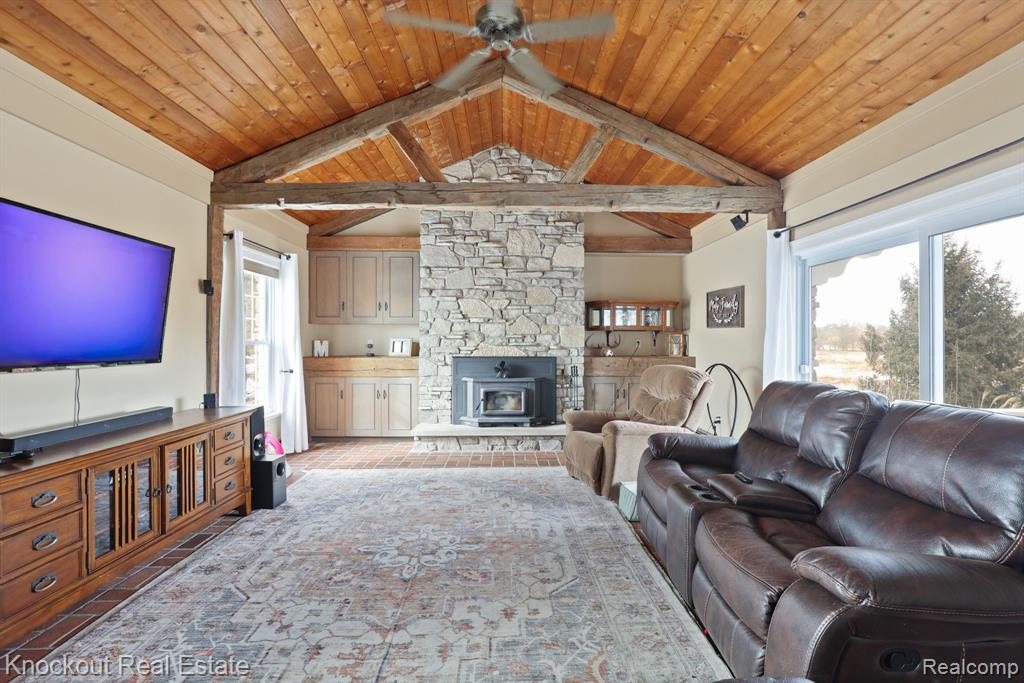 5383 Riverview Drive, Bridgeport, MI 48722 — Photo 14