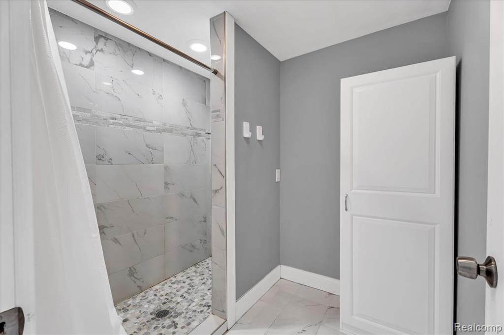 6016 Plantation Drive, Grand Blanc, MI 48439 — Photo 45