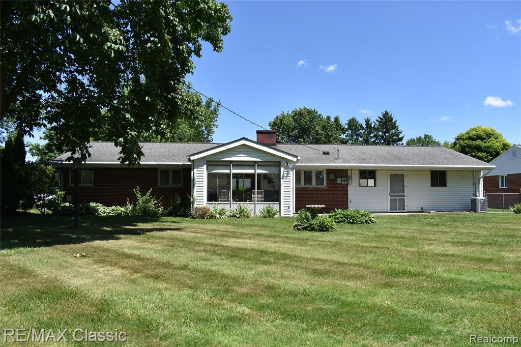 41147 S McMahon Circle, Novi, MI — Photo 2