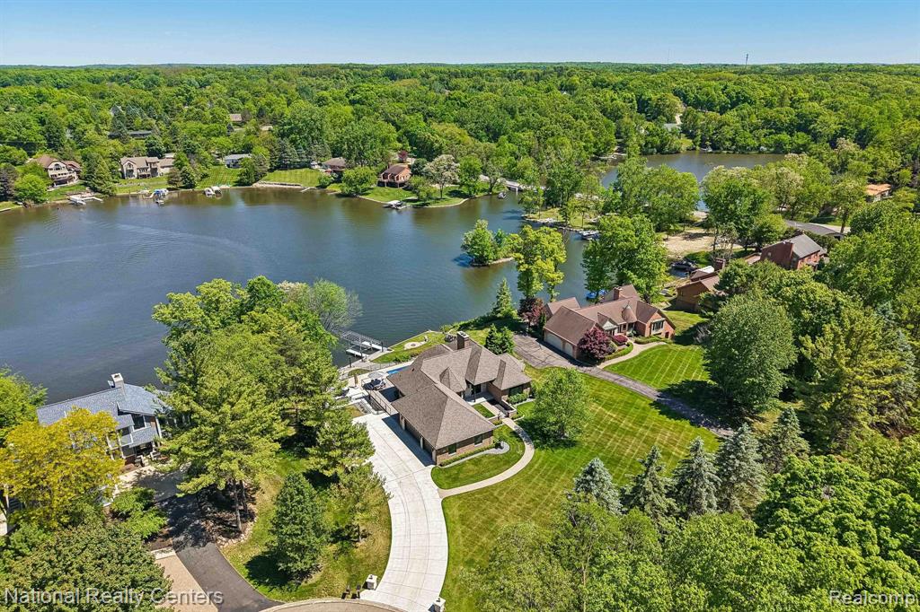 7050 Lake Shannon Court, Fenton, MI 48430 — Photo 70