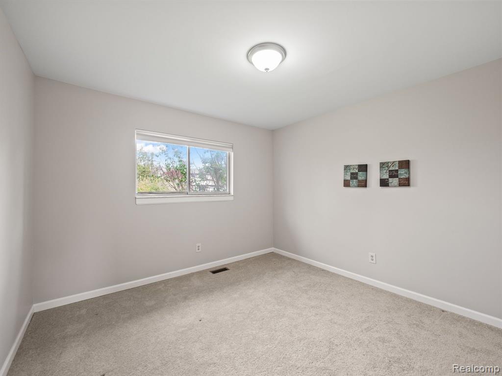 53810 BRUCE HILL Drive, Shelby Twp, MI 48316 — Photo 14