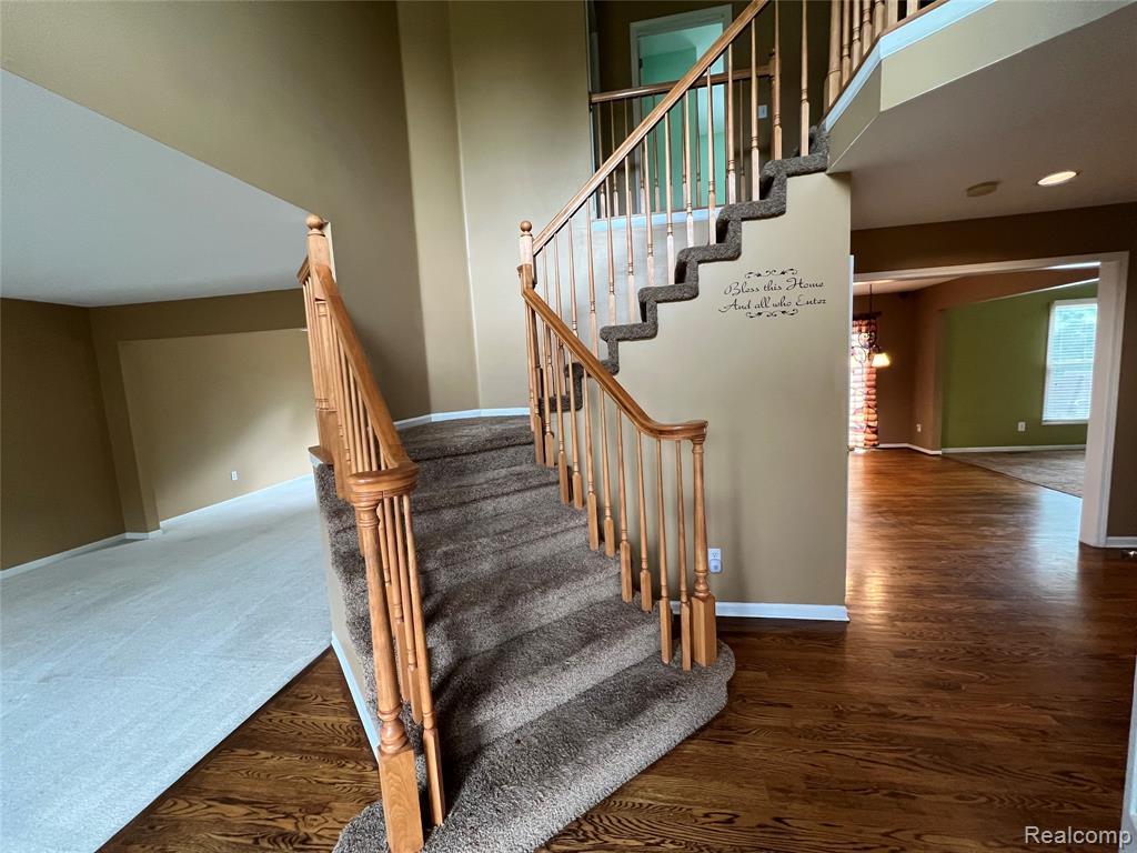 45475 Irvine Drive, Novi, MI — Photo 2
