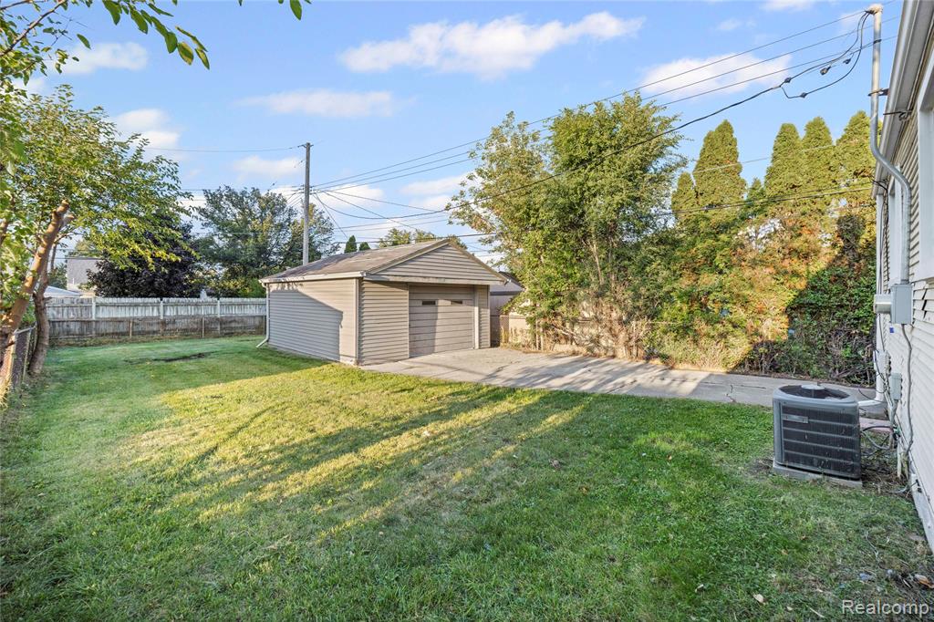 8475 Farnum Avenue, Warren, MI 48093 — Photo 16