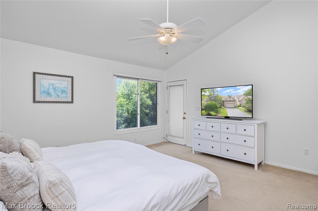 4860 Lagoons Circle, West Bloomfield, MI 48323 — Photo 37