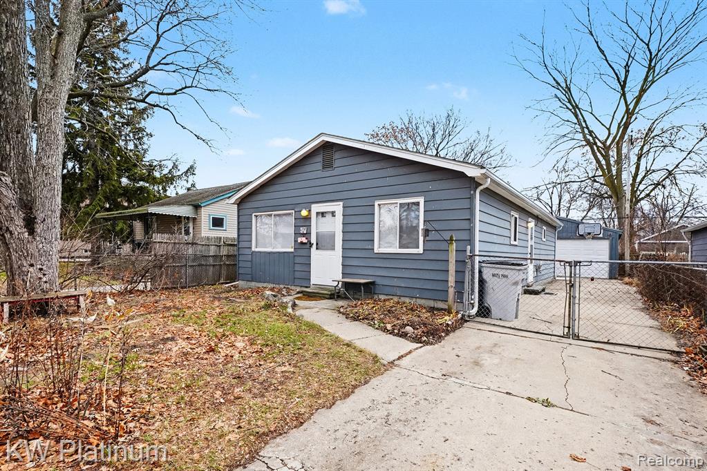 1218 E Milton Avenue, Hazel Park, MI 48030 — Photo 2
