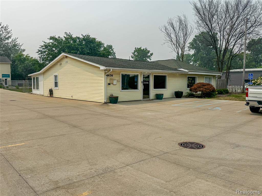 4476 S Dort Highway, Burton, MI 48529