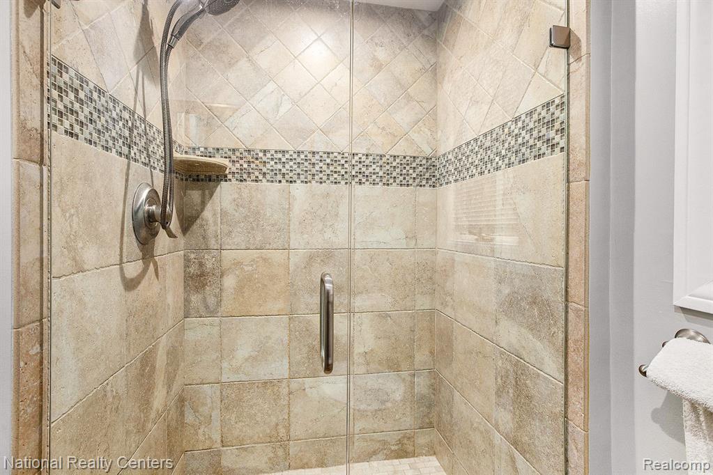 8979 Woodberry Road Road, Plymouth, MI 48170 — Photo 19