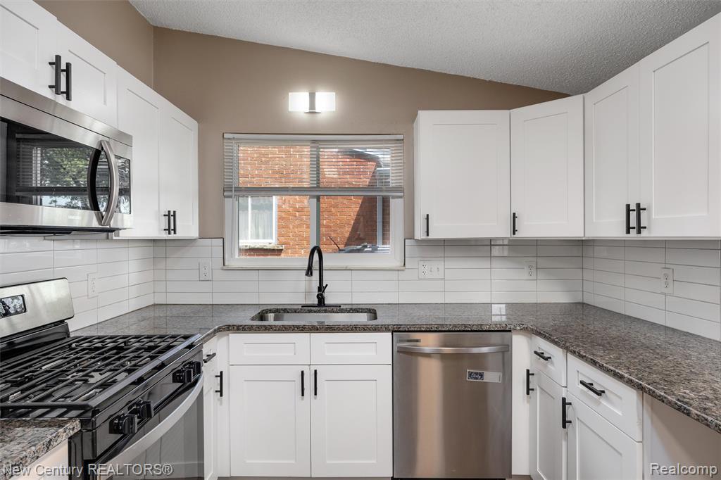 1720 Westbrook Drive, Madison Heights, MI 48071 — Photo 2