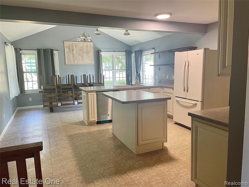 4620 Kempf Street, Waterford, MI 48329 — Photo 8